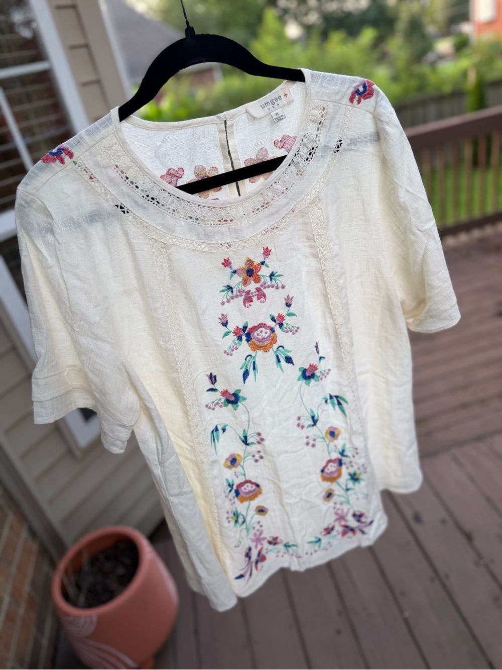 Umgee - Cream Linen Blend Embroidered Floral Lace-Trim Short Sleeve Top